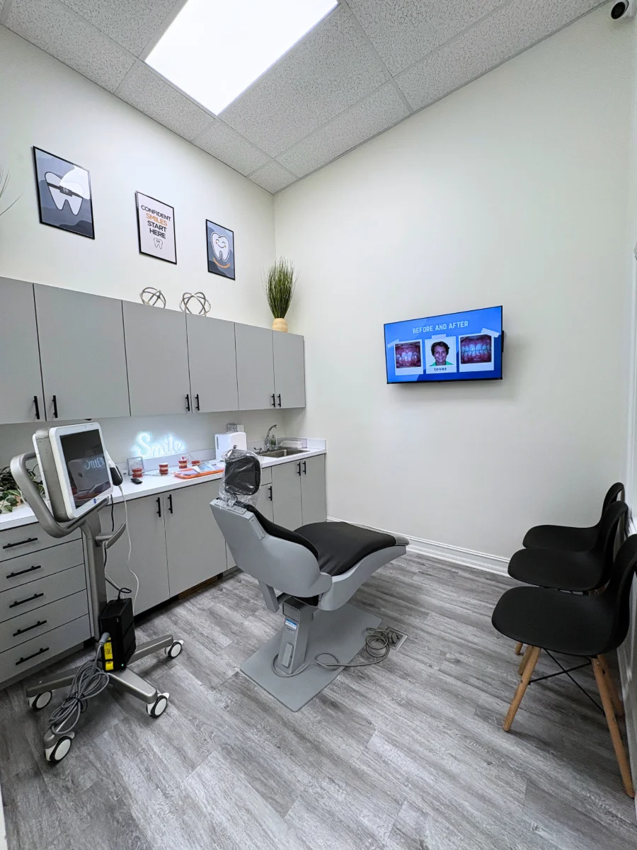Consultation room with a before-and-after display in Miami Lakes